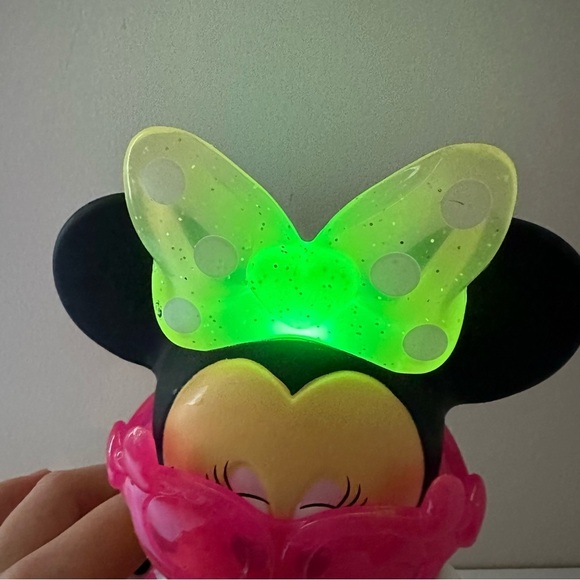 Disney, Minnie Mouse, Singing Glitz & Glam Posable Talking, Color Bow Lights Up - Picture 7 of 16